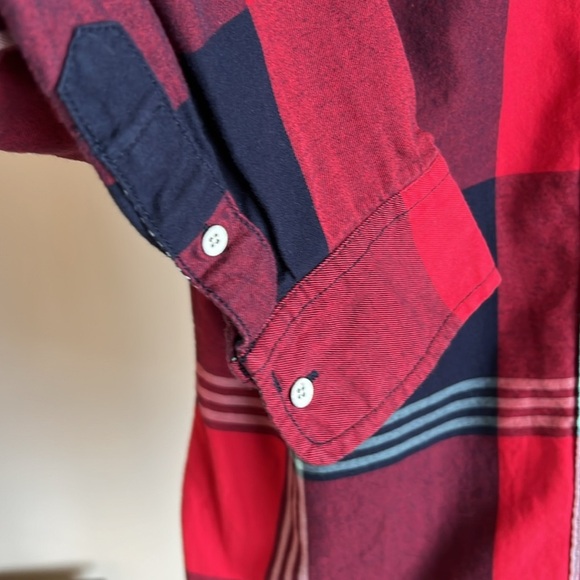 Women’s plaid button up shirt size medium 100% cotton made by stylus in Cambodia - Picture 3 of 9